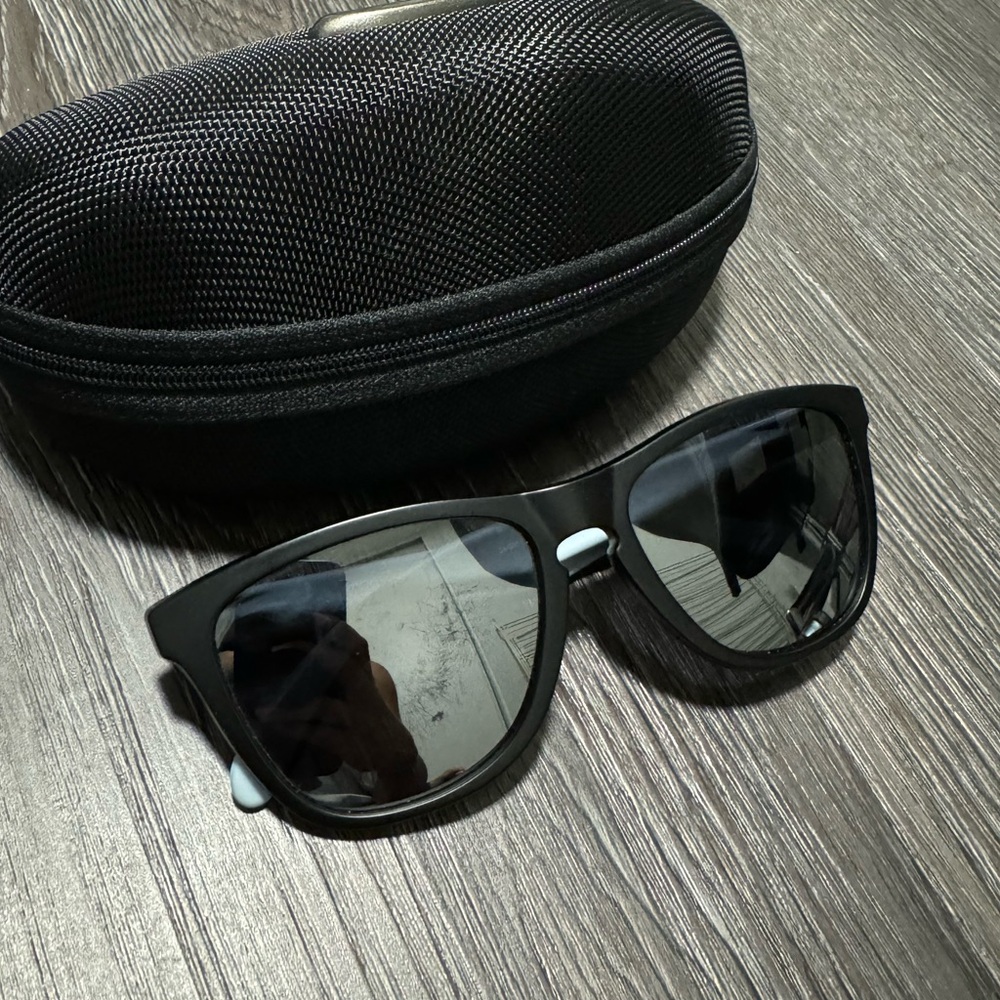Oakley- Frogskins prizm sunglasses- black/light blue